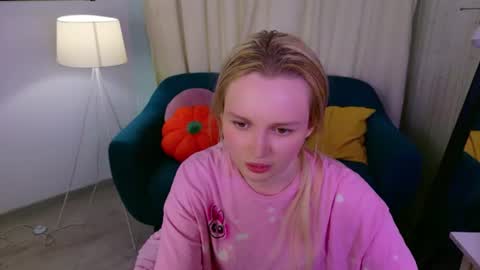 tinasiner online show from 06-16-26, 03:58