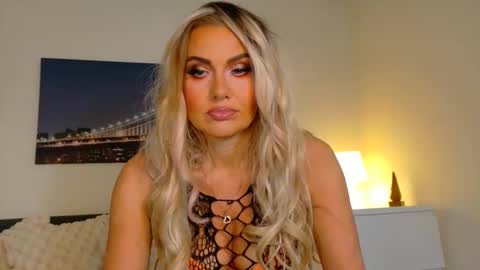 tinkerbell822 online show from 10-27-25, 08:29