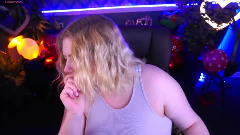 TinkerrBelll online show from 02-11-25, 08:10