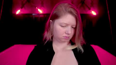 TinkerrBelll online show from 10-01-25, 07:20