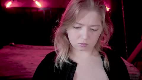 TinkerrBelll online show from 10-19-25, 07:14