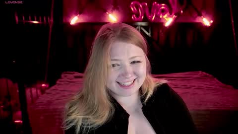 Snapshot of tinkerrbelll chatting on 02-18-26, 08:27 TinkerrBelll online show from 02-18-26, 08:27