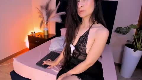 Tina Moon online show from 03-11-26, 01:44