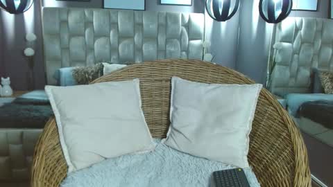 Snapshot of tiny_bit chatting on 03-13-26, 01:51 Tiny online show from 03-13-26, 01:51