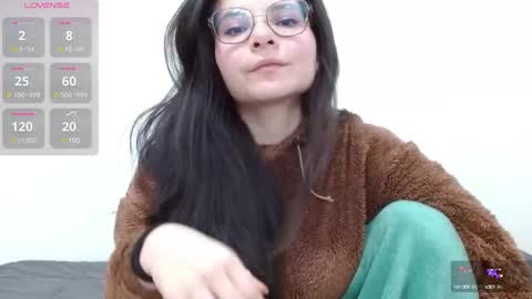 Snapshot of tiny_caroline chatting on 12-10-24, 02:59 Tiny Caroline online show from 12-10-24, 02:59