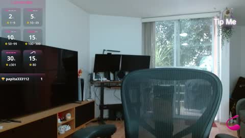 Snapshot of tiny_caroline chatting on 11-25-25, 11:27 Tiny Caroline online show from 11-25-25, 11:27