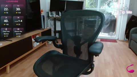 Snapshot of tiny_caroline chatting on 11-27-25, 10:12 Tiny Caroline online show from 11-27-25, 10:12