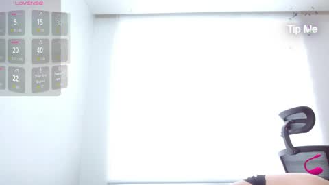 Tiny Caroline online show from 05-18-26, 09:42