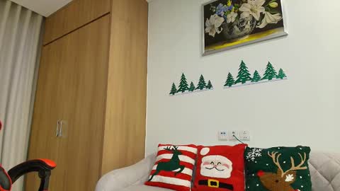 Lia online show from 12-21-24, 11:45