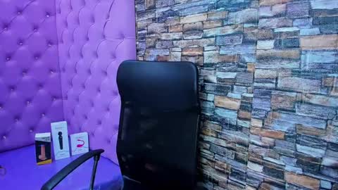 Snapshot of tiny_love_ chatting on 12-11-24, 02:41 tiny online show from 12-11-24, 02:41