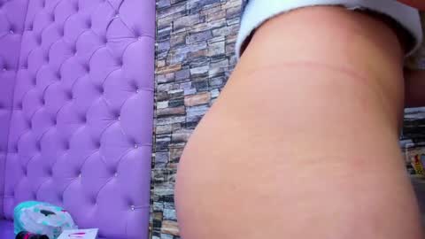 Snapshot of tiny_love_ chatting on 12-20-24, 03:25 tiny online show from 12-20-24, 03:25