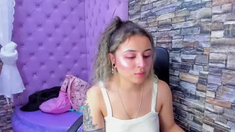 Snapshot of tiny_love_ chatting on 01-14-25, 02:50 tiny online show from 01-14-25, 02:50