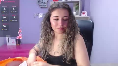 Snapshot of tiny_love_ chatting on 01-18-25, 02:58 tiny online show from 01-18-25, 02:58