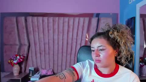 Snapshot of tiny_love_ chatting on 02-11-25, 07:54 tiny online show from 02-11-25, 07:54