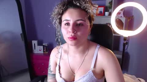 Snapshot of tiny_love_ chatting on 02-18-25, 05:42 tiny online show from 02-18-25, 05:42