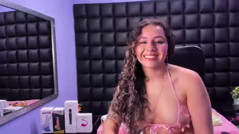 Snapshot of tiny_love_ chatting on 09-24-25, 04:05 tiny online show from 09-24-25, 04:05