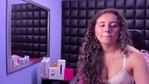 Snapshot of tiny_love_ chatting on 10-24-25, 03:47 tiny online show from 10-24-25, 03:47