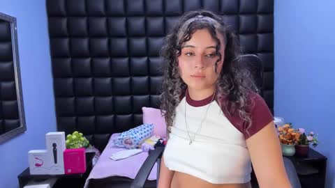 Snapshot of tiny_love_ chatting on 02-11-26, 04:06 tiny online show from 02-11-26, 04:06