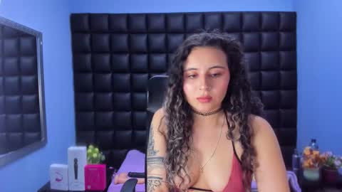 Snapshot of tiny_love_ chatting on 02-15-26, 04:42 tiny online show from 02-15-26, 04:42