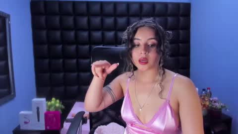 Snapshot of tiny_love_ chatting on 02-17-26, 02:52 tiny online show from 02-17-26, 02:52