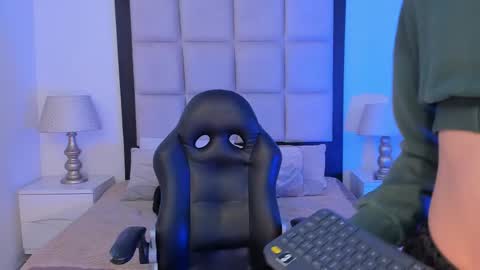 Snapshot of tiny_thomm chatting on 02-12-26, 06:30 Thomm Independent Model online show from 02-12-26, 06:30