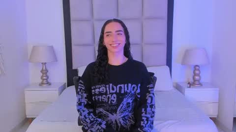 Snapshot of tiny_thomm chatting on 02-19-26, 07:04 Thomm Independent Model online show from 02-19-26, 07:04