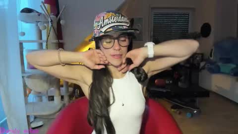 Tiny online show from 10-09-25, 05:38