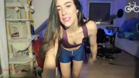 Tiny online show from 12-01-25, 04:28