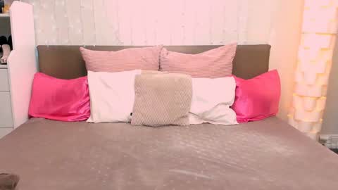 TinyDorina online show from 01-14-25, 09:02