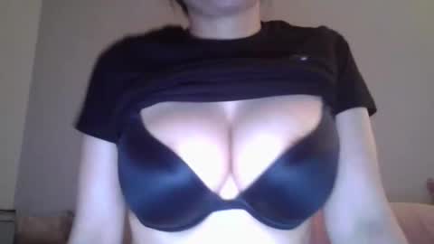 Snapshot of tinyelyza chatting on 09-26-25, 11:03 Elyza online show from 09-26-25, 11:03