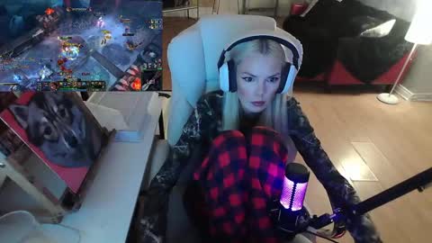 stage Kylie Sinner  brand CLITBAIT online show from 02-09-25, 10:00