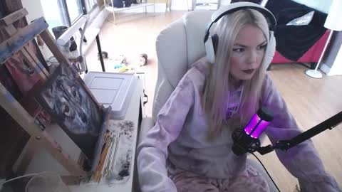 stage Kylie Sinner  brand CLITBAIT online show from 02-23-25, 08:55