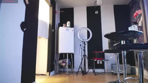 stage Kylie Sinner  brand CLITBAIT online show from 09-10-25, 10:21