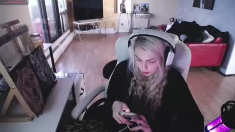 stage Kylie Sinner  brand CLITBAIT online show from 09-12-25, 09:42