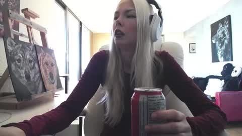 stage Kylie Sinner  brand CLITBAIT online show from 09-27-25, 05:18