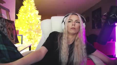 stage Kylie Sinner  brand CLITBAIT online show from 11-13-25, 10:25