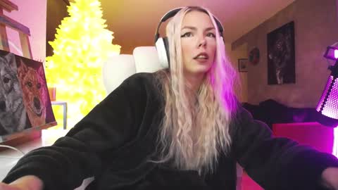 stage Kylie Sinner  brand CLITBAIT online show from 11-13-25, 10:30