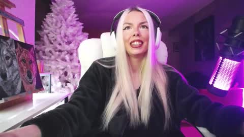 stage Kylie Sinner  brand CLITBAIT online show from 11-14-25, 10:07