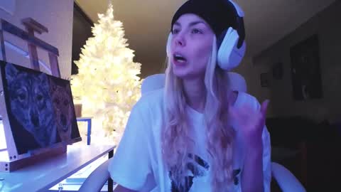 stage Kylie Sinner  brand CLITBAIT online show from 11-17-25, 10:04