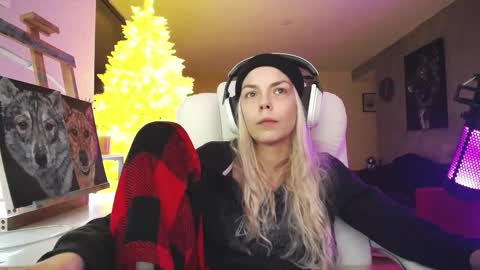 stage Kylie Sinner  brand CLITBAIT online show from 11-20-25, 04:12