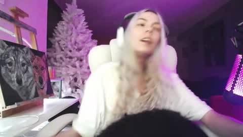 stage Kylie Sinner  brand CLITBAIT online show from 11-21-25, 10:52