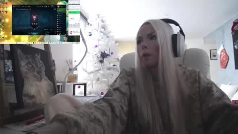 Snapshot of tinykylie chatting on 01-06-26, 03:49 stage Kylie Sinner brand CLITBAIT online show from 01-06-26, 03:49