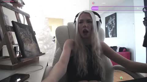 Snapshot of tinykylie chatting on 02-16-26, 04:36 stage Kylie Sinner brand CLITBAIT online show from 02-16-26, 04:36