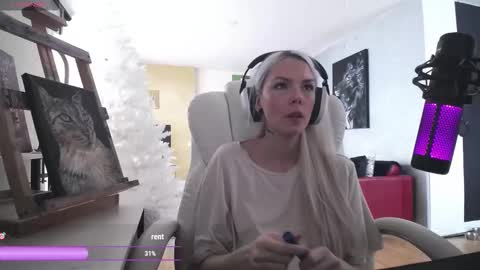 Snapshot of tinykylie chatting on 02-21-26, 12:28 stage Kylie Sinner brand CLITBAIT online show from 02-21-26, 12:28