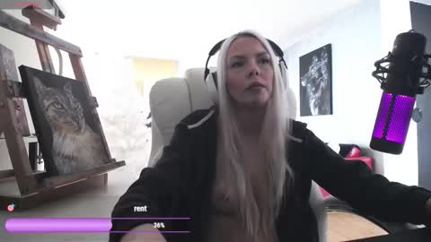 Snapshot of tinykylie chatting on 02-22-26, 12:36 stage Kylie Sinner brand CLITBAIT online show from 02-22-26, 12:36