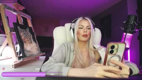 Snapshot of tinykylie chatting on 02-27-26, 08:58 stage Kylie Sinner brand CLITBAIT online show from 02-27-26, 08:58