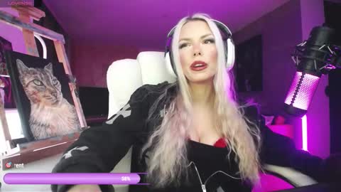 Snapshot of tinykylie chatting on 03-01-26, 01:29 stage Kylie Sinner brand CLITBAIT online show from 03-01-26, 01:29