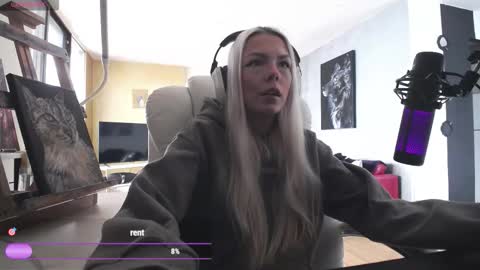 Snapshot of tinykylie chatting on 03-05-26, 04:14 stage Kylie Sinner brand CLITBAIT online show from 03-05-26, 04:14