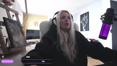 Snapshot of tinykylie chatting on 03-08-26, 11:58 stage Kylie Sinner brand CLITBAIT online show from 03-08-26, 11:58