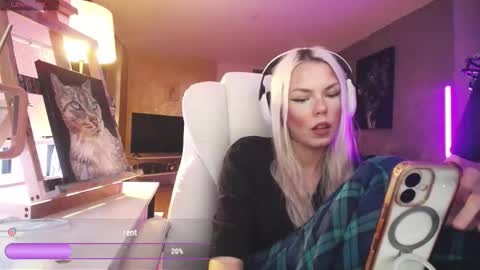 Snapshot of tinykylie chatting on 03-10-26, 05:23 stage Kylie Sinner brand CLITBAIT online show from 03-10-26, 05:23